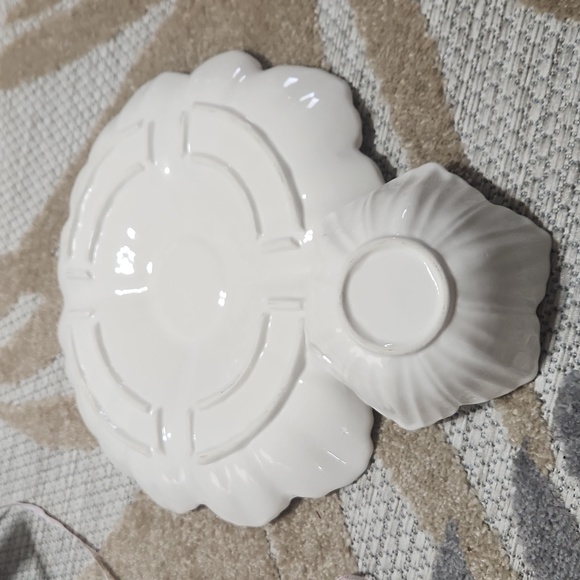 Lotus flower chip and dip 2 piece Ivory color. Ceramic. Heavy quality - Picture 9 of 10